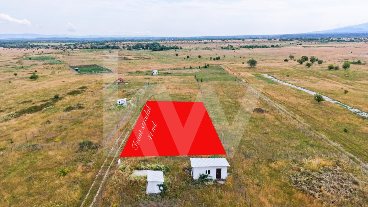 Teren cu priveliște spectaculoasă spre Munții Făgăraș-  Valea Avrigului