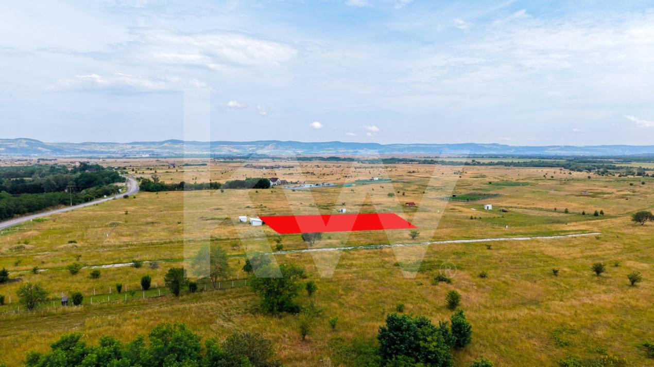 Teren cu priveliște spectaculoasă spre Munții Făgăraș-  Valea Avrigului