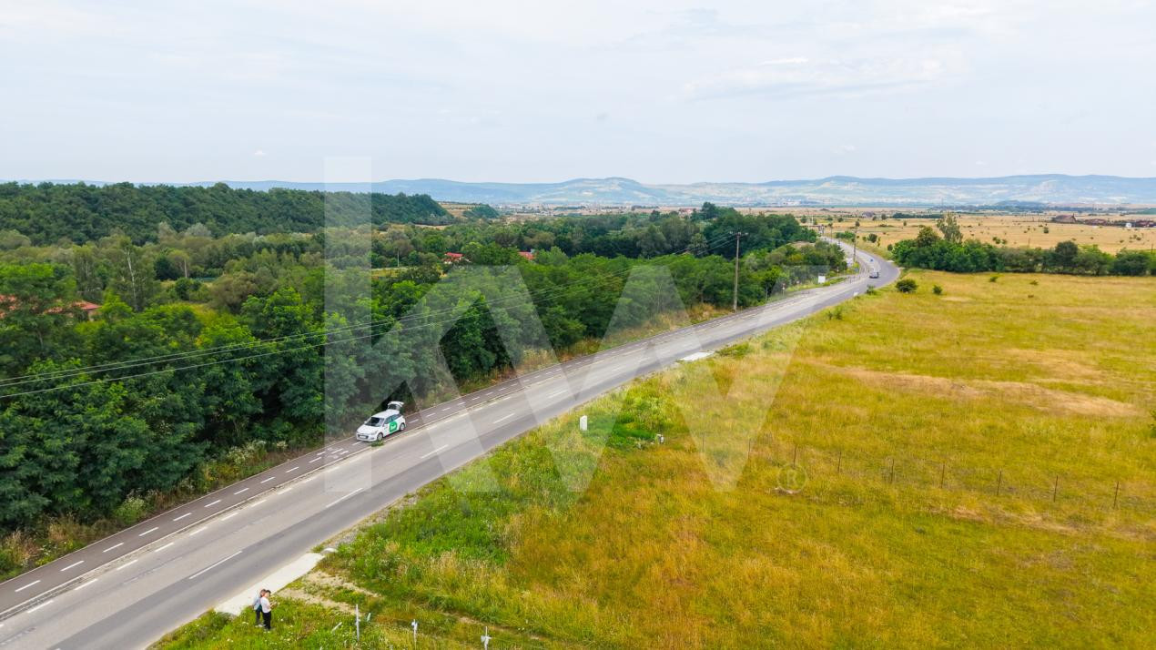 Teren cu priveliște spectaculoasă spre Munții Făgăraș-  Valea Avrigului