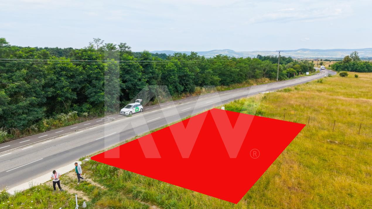 Teren cu priveliște spectaculoasă spre Munții Făgăraș-  Valea Avrigului