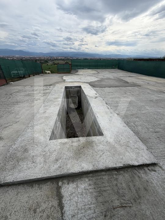 Teren betonat 382 mp cu groapă de vizitare – de închiriat 