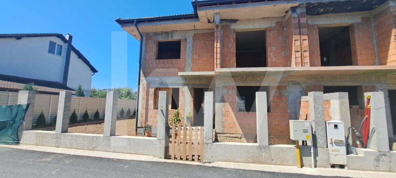 Duplex  de vanzare , curte  ,Selimbar