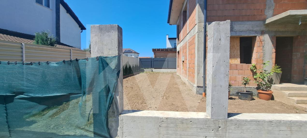 Duplex  de vanzare , curte  ,Selimbar