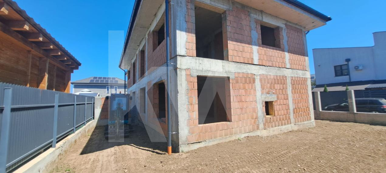 Duplex  de vanzare , curte  ,Selimbar