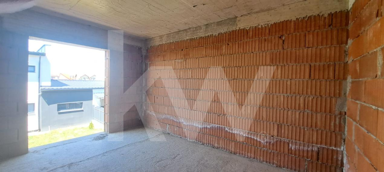 Duplex  de vanzare , curte  ,Selimbar