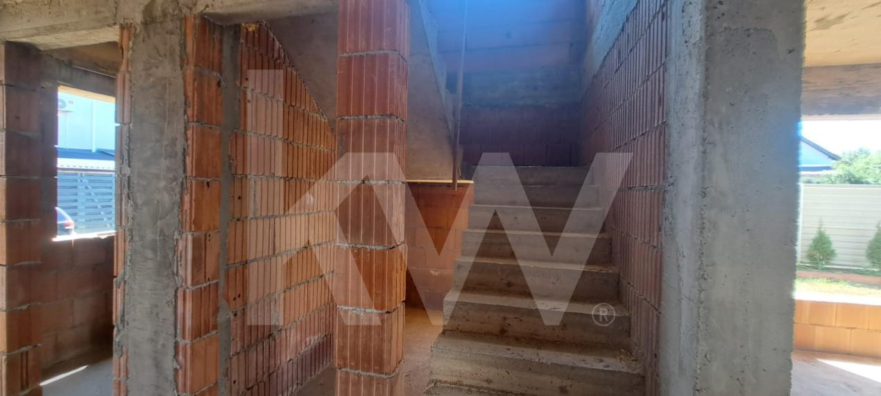 Duplex  de vanzare , curte  ,Selimbar