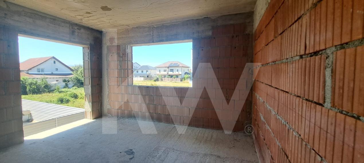Duplex  de vanzare , curte  ,Selimbar