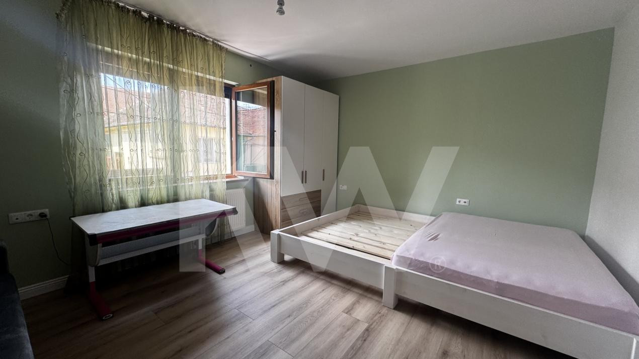Apartament 3 camere la casă de închiriat Gușterita