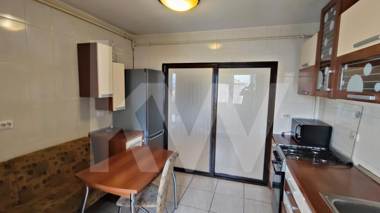 Apartament cu 3 camere de închiriat – Vasile Aaron, mobilat, bloc cu lift