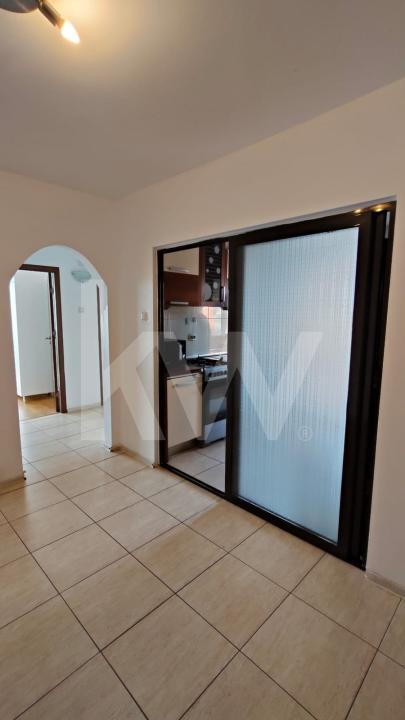 Apartament cu 3 camere de închiriat – Vasile Aaron, mobilat, bloc cu lift