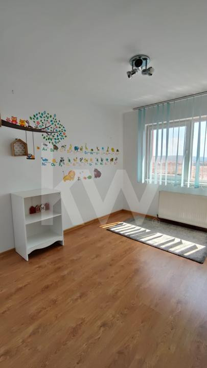 Apartament cu 3 camere de închiriat – Vasile Aaron, mobilat, bloc cu lift
