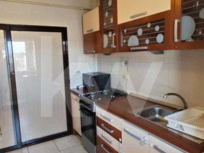 Apartament cu 3 camere de închiriat – Vasile Aaron, mobilat, bloc cu lift