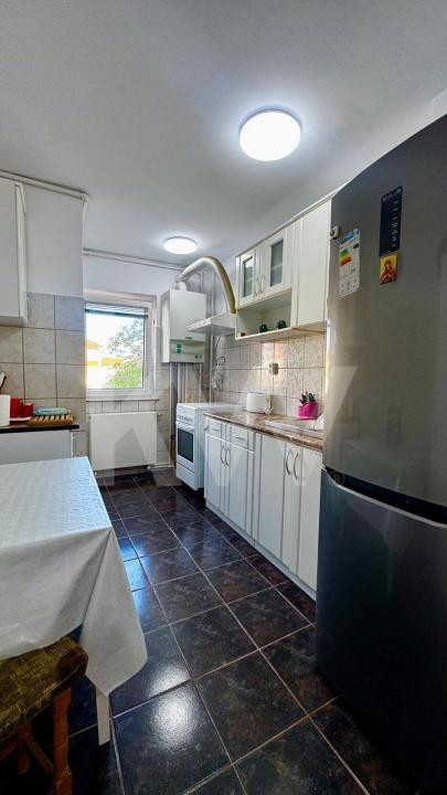 Apartament de închiriat 3 camere în Valea Aurie – preț sub nivelul pieței
