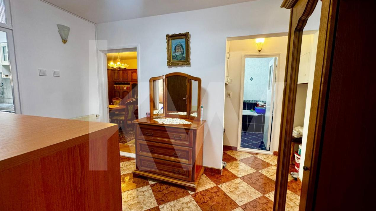 Apartament de închiriat 3 camere în Valea Aurie – preț sub nivelul pieței