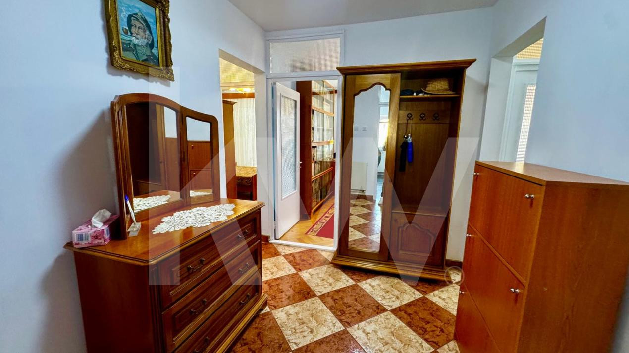 Apartament de închiriat 3 camere în Valea Aurie – preț sub nivelul pieței