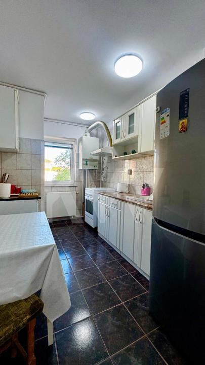 Apartament de închiriat 3 camere în Valea Aurie – preț sub nivelul pieței