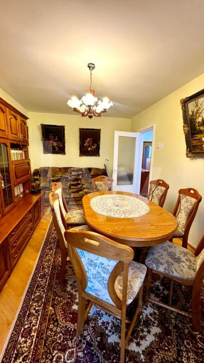 Apartament de închiriat 3 camere în Valea Aurie – preț sub nivelul pieței