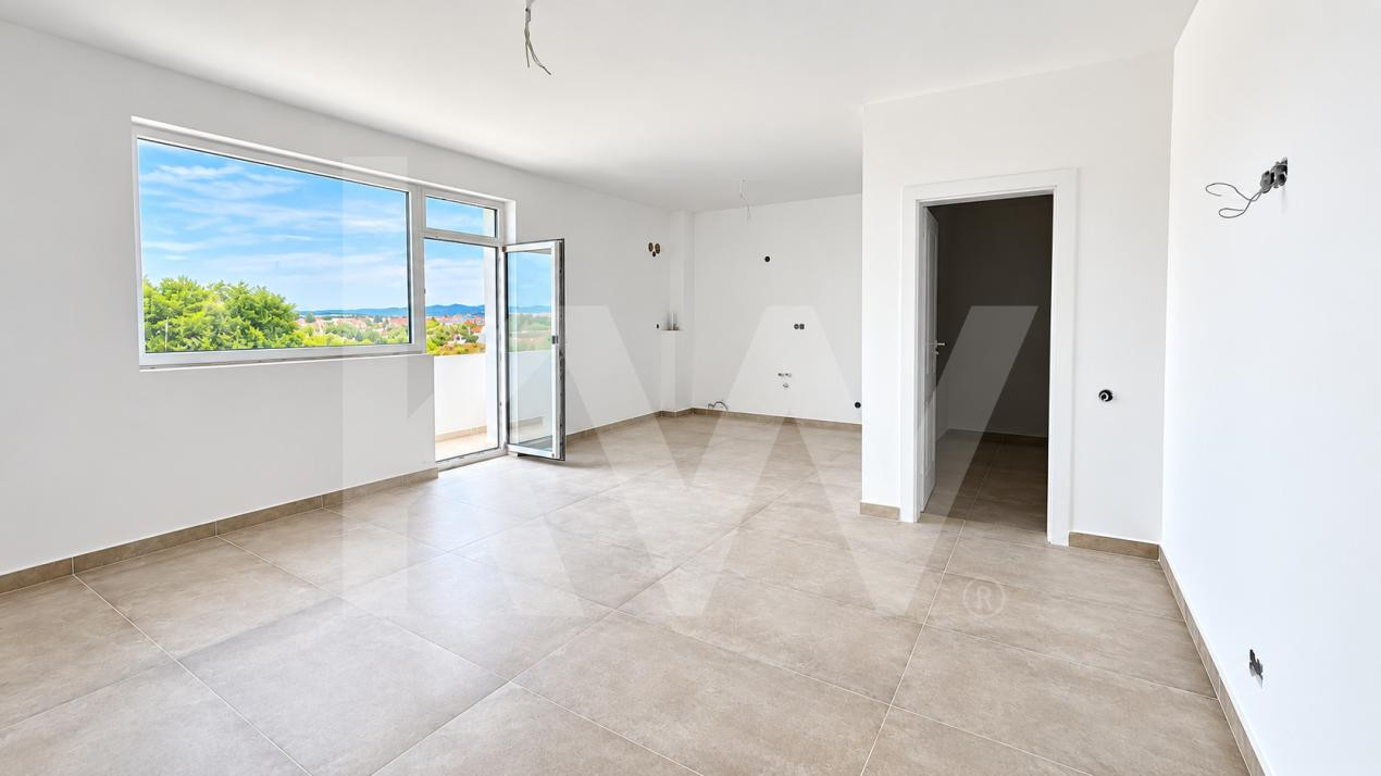 Apartament cu 3 camere și 2 băi, plus balcon