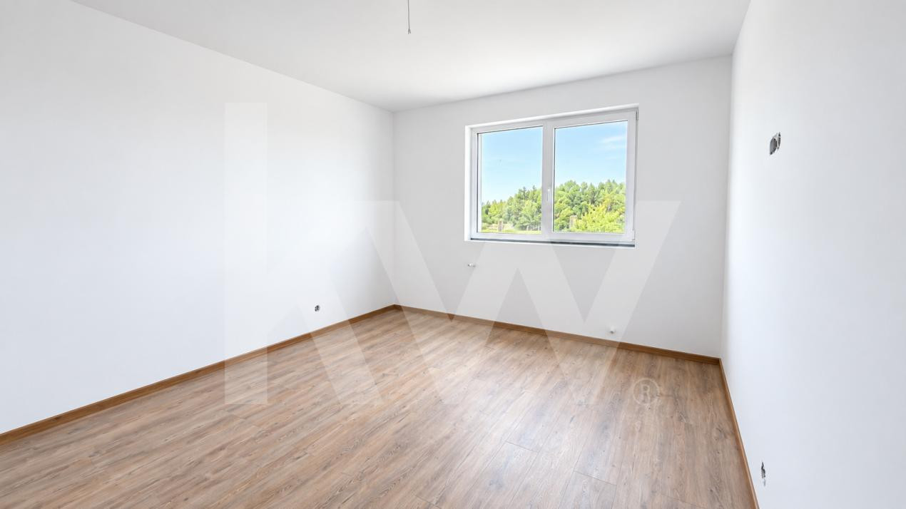 Apartament cu 3 camere și 2 băi, plus balcon