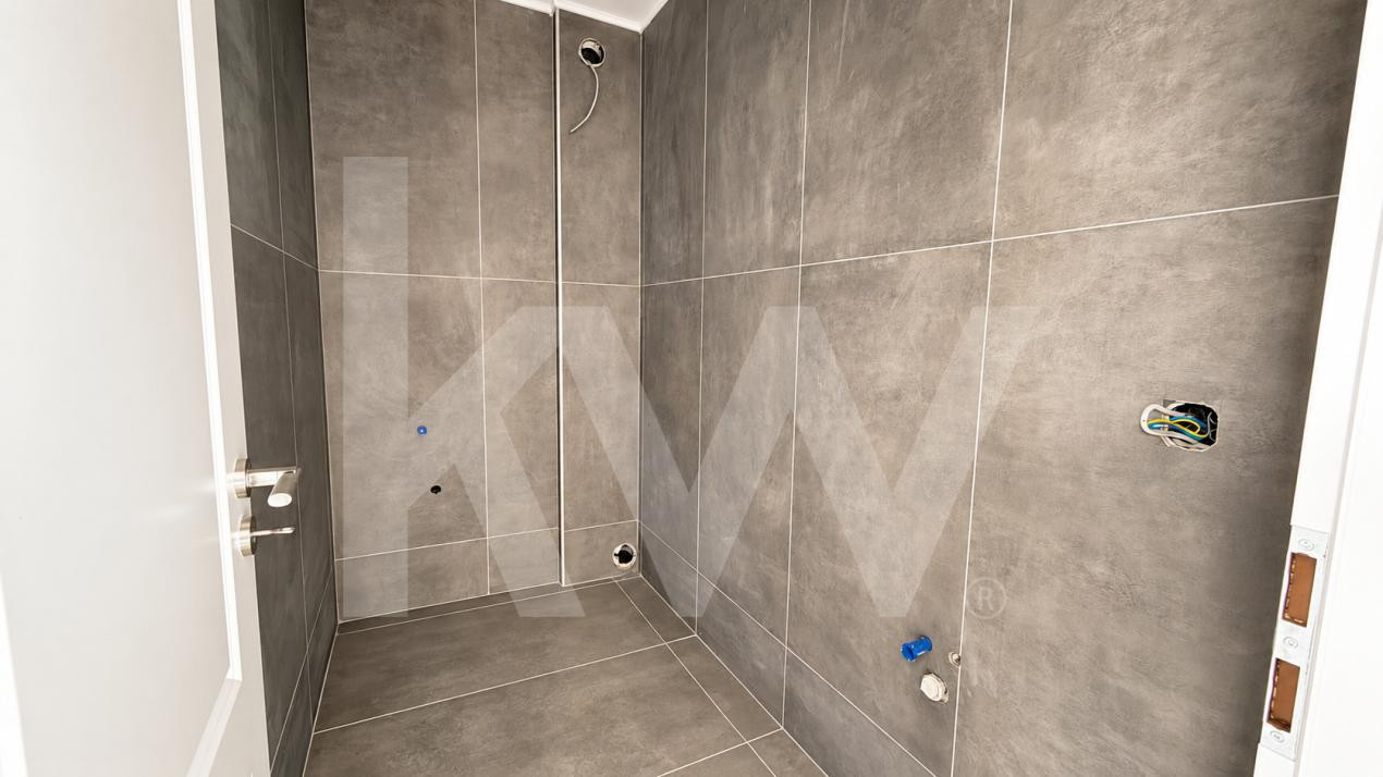 Apartament cu 3 camere și 2 băi, plus balcon