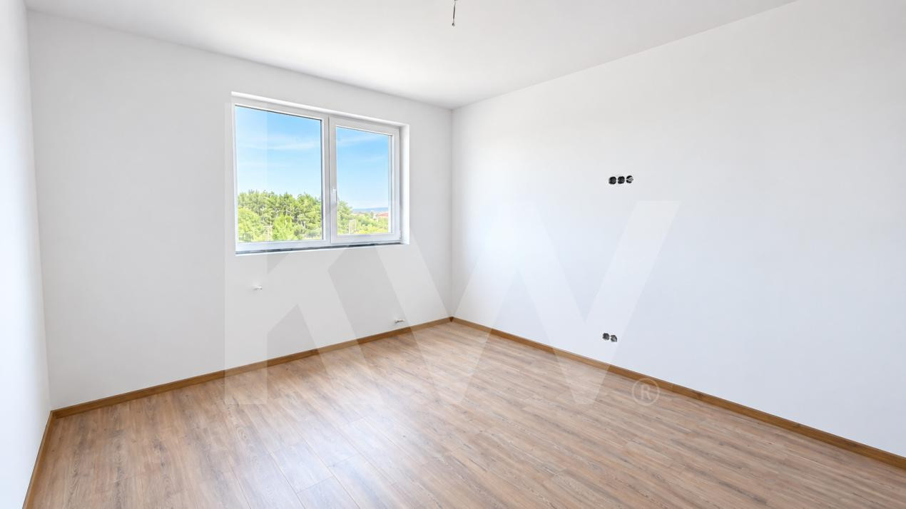 Apartament cu 3 camere și 2 băi, plus balcon