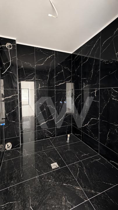 Apartament cu 3 camere și 2 băi, plus balcon