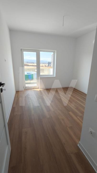 Apartament doua camere, bucatarie separata, decomandat