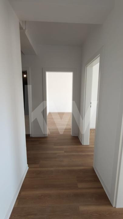 Apartament doua camere, bucatarie separata, decomandat