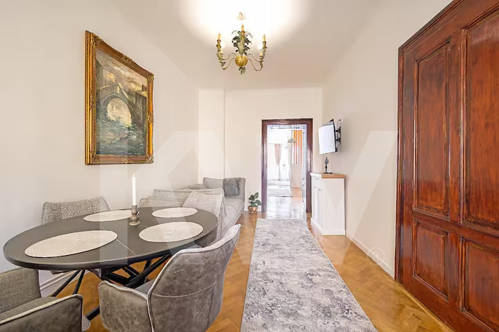 De vanzare în Piața Mică, Sibiu spațiu pentru restaurant și două apartamente
