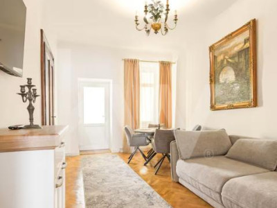 Piața Mică, Sibiu: 2 apartamente și un spațiu comercial de vânzare