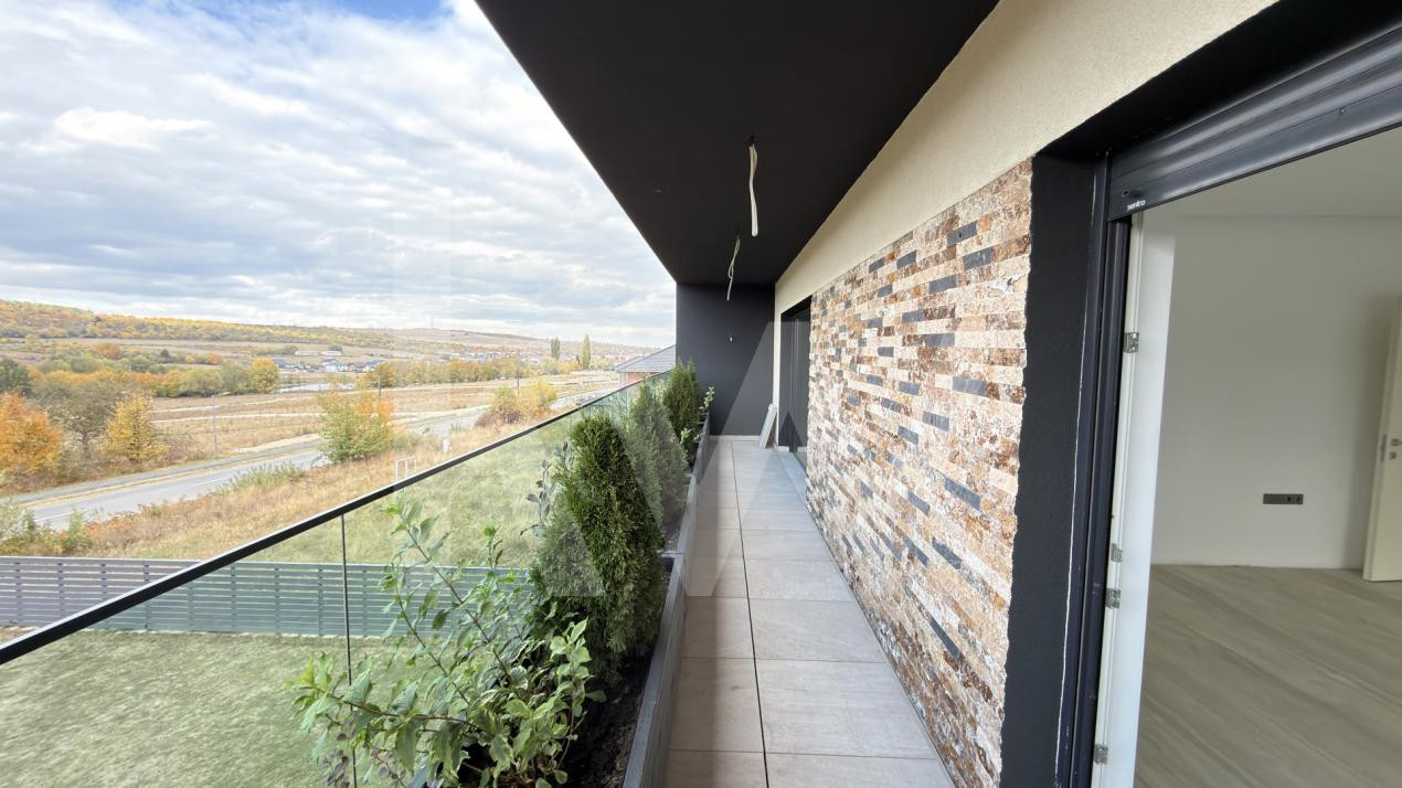 Casa individuala cu piscina interioara