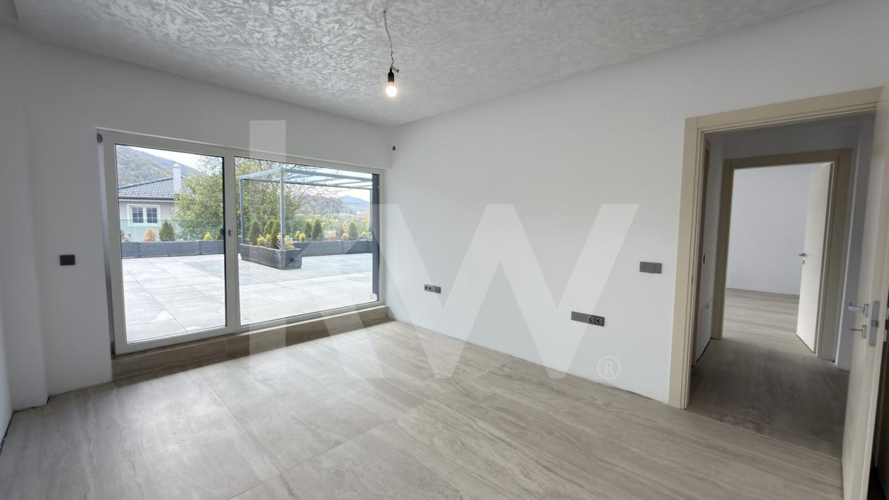 Casa individuala cu piscina interioara