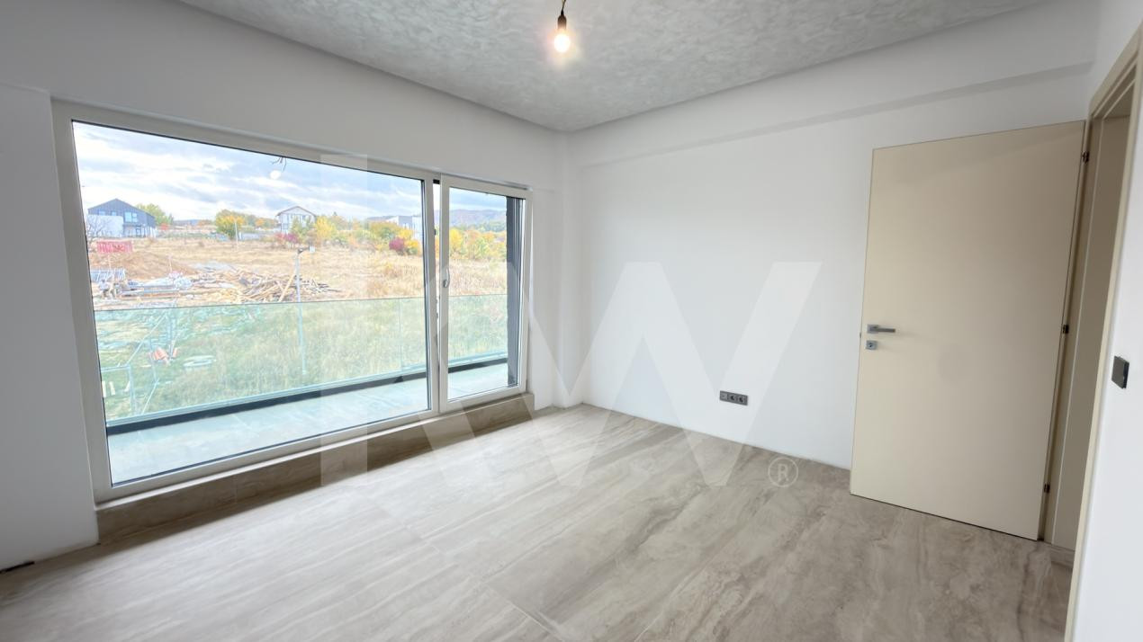 Casa individuala cu piscina interioara