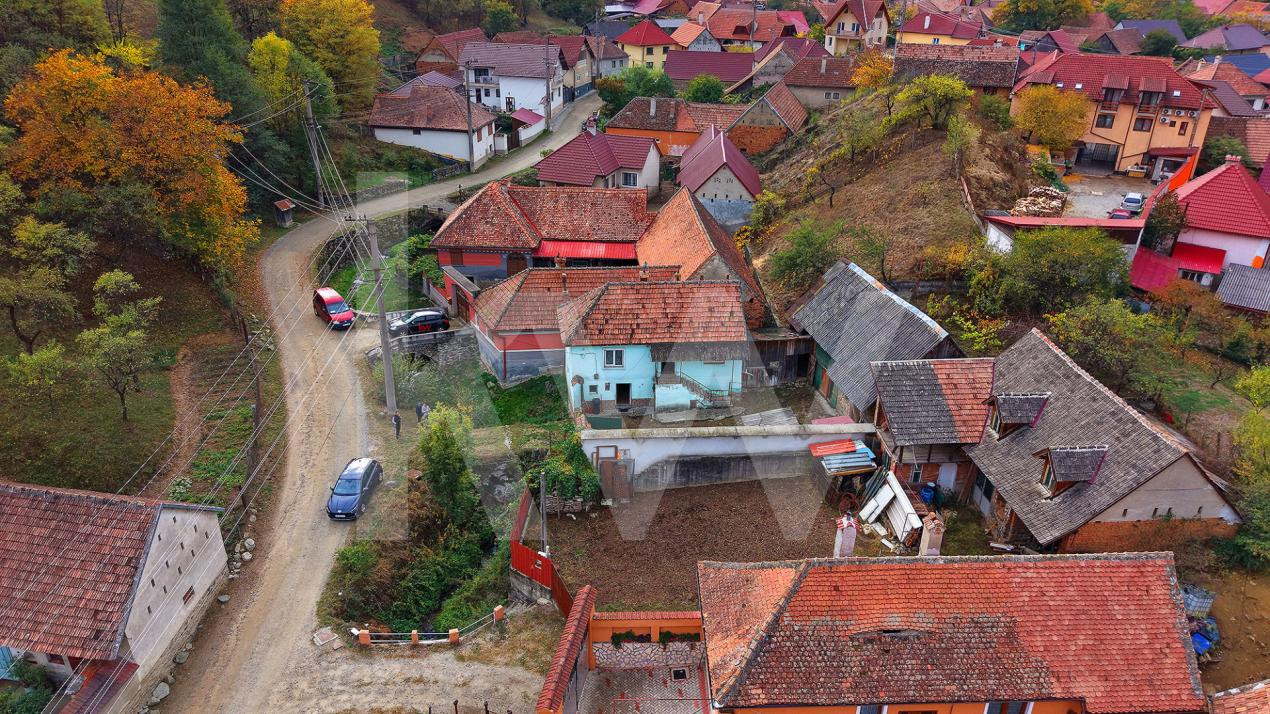 Casă de renovat în Tălmăcel – investiție