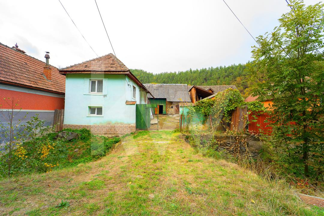 Casă de renovat în Tălmăcel – investiție