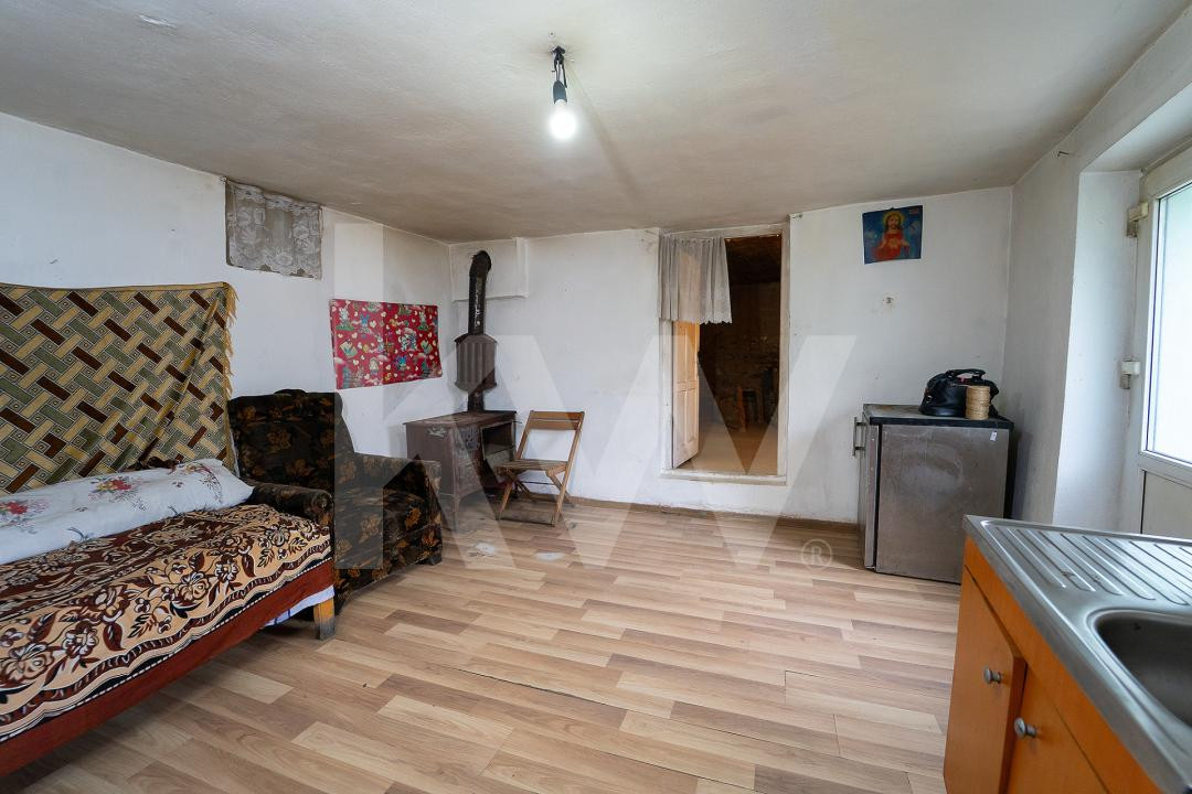 Casă de renovat în Tălmăcel – investiție