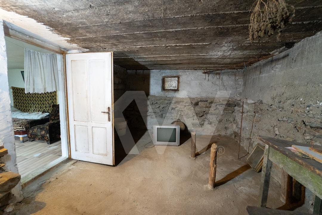 Casă de renovat în Tălmăcel – investiție