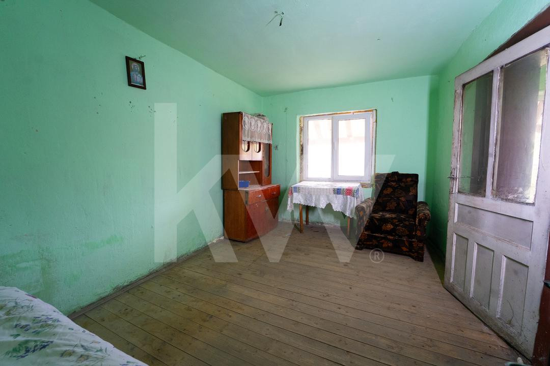Casă de renovat în Tălmăcel – investiție