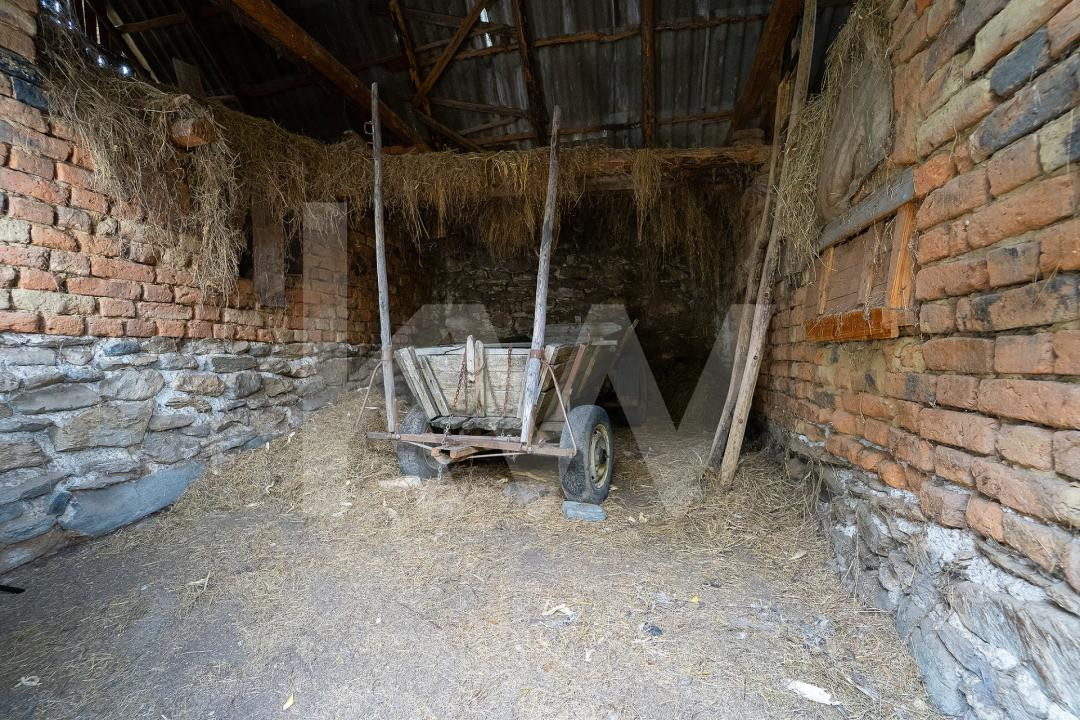 Casă de renovat în Tălmăcel – investiție