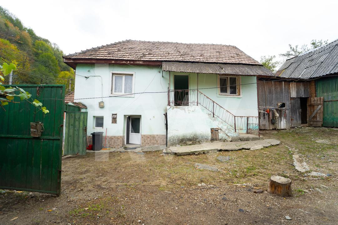 Casă de renovat în Tălmăcel – investiție