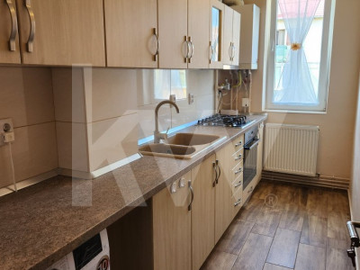 Apartament de închiriat 4 camere - 90 MP - zonă centrală.