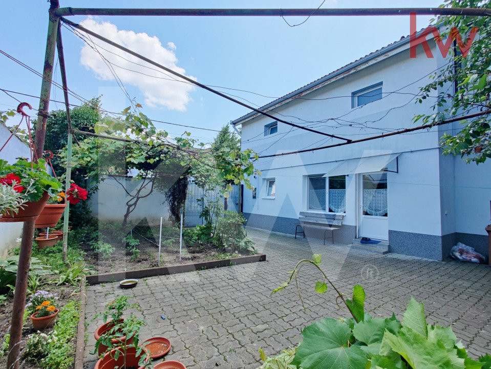 Casa individuala cu 3 apartamente/garaj/pivnita/312 mp teren/Piata Cluj