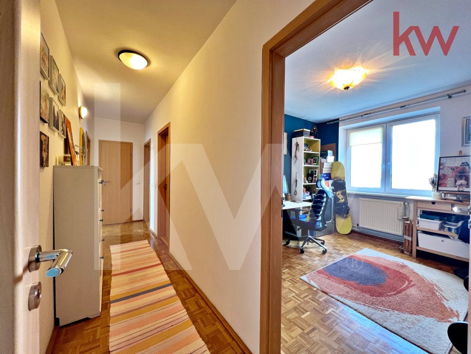 Apartament 4 camere-2 bai-balcon închis, bucătărie separată. Str. Rahovei Sibiu
