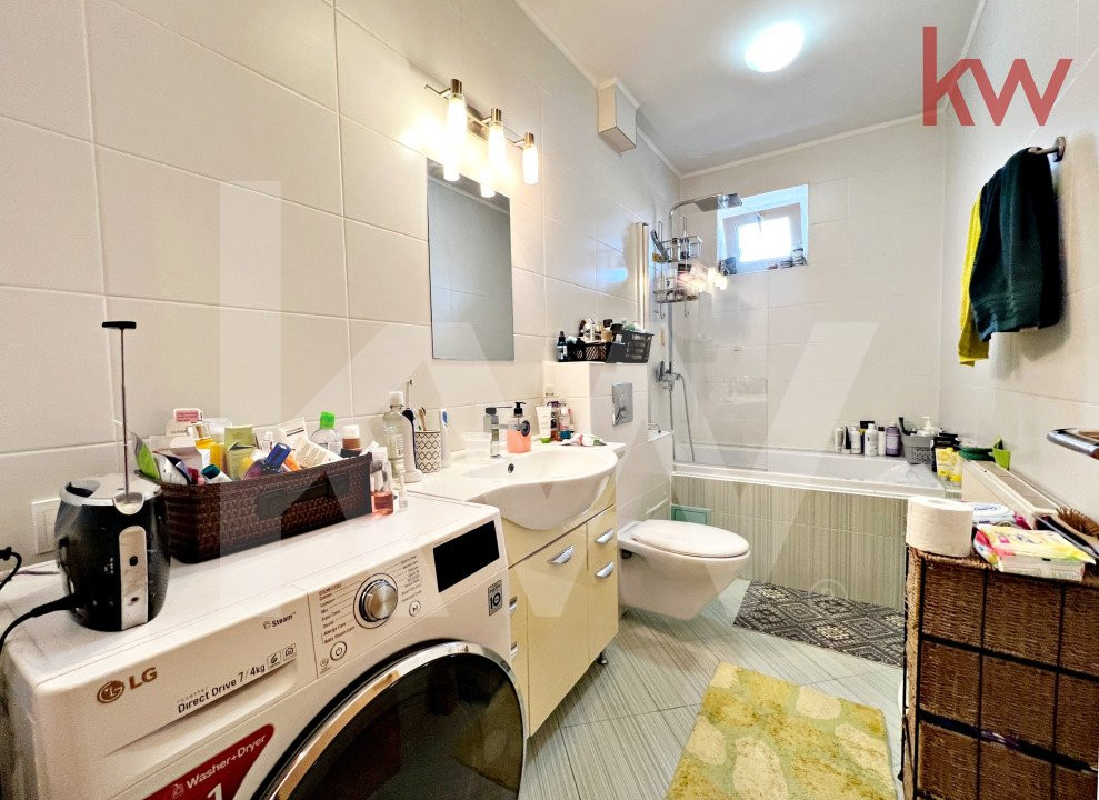 Apartament 4 camere-2 bai-balcon închis, bucătărie separată. Str. Rahovei Sibiu