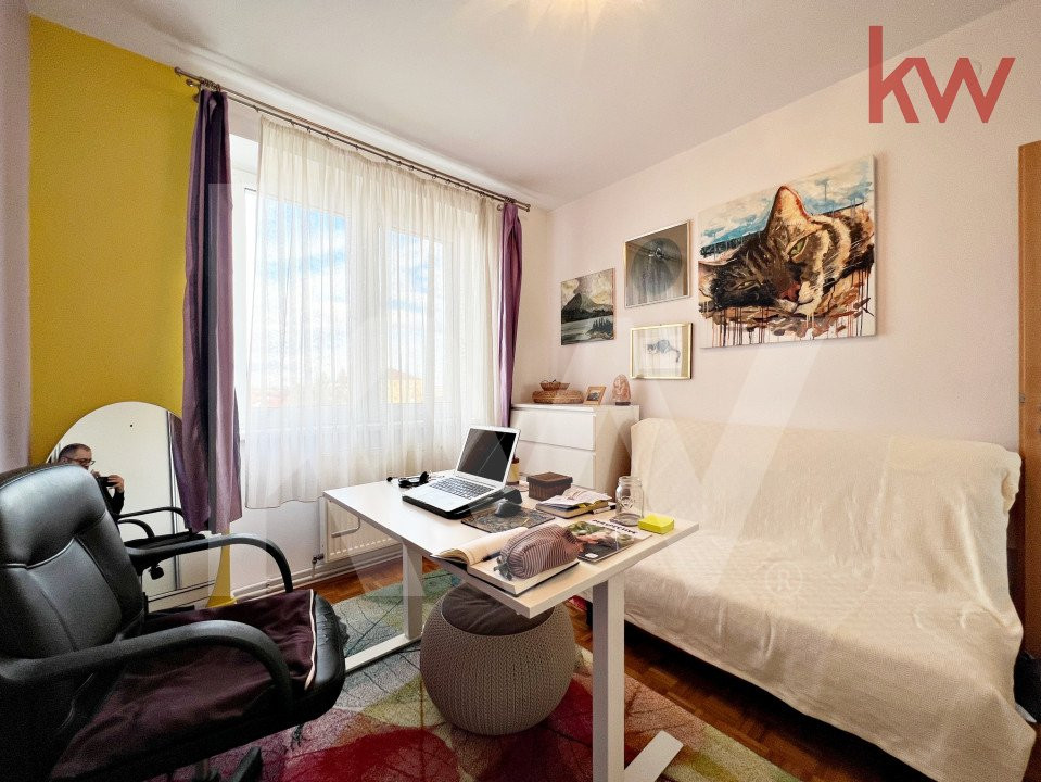 Apartament 4 camere-2 bai-balcon închis, bucătărie separată. Str. Rahovei Sibiu
