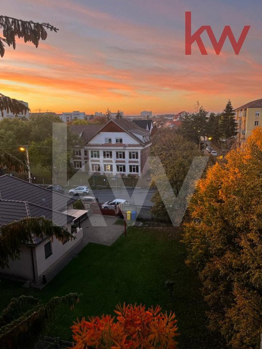 Apartament 4 camere-2 bai-balcon închis, bucătărie separată. Str. Rahovei Sibiu