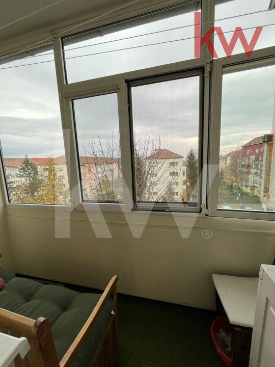 Apartament 4 camere-2 bai-balcon închis, bucătărie separată. Str. Rahovei Sibiu