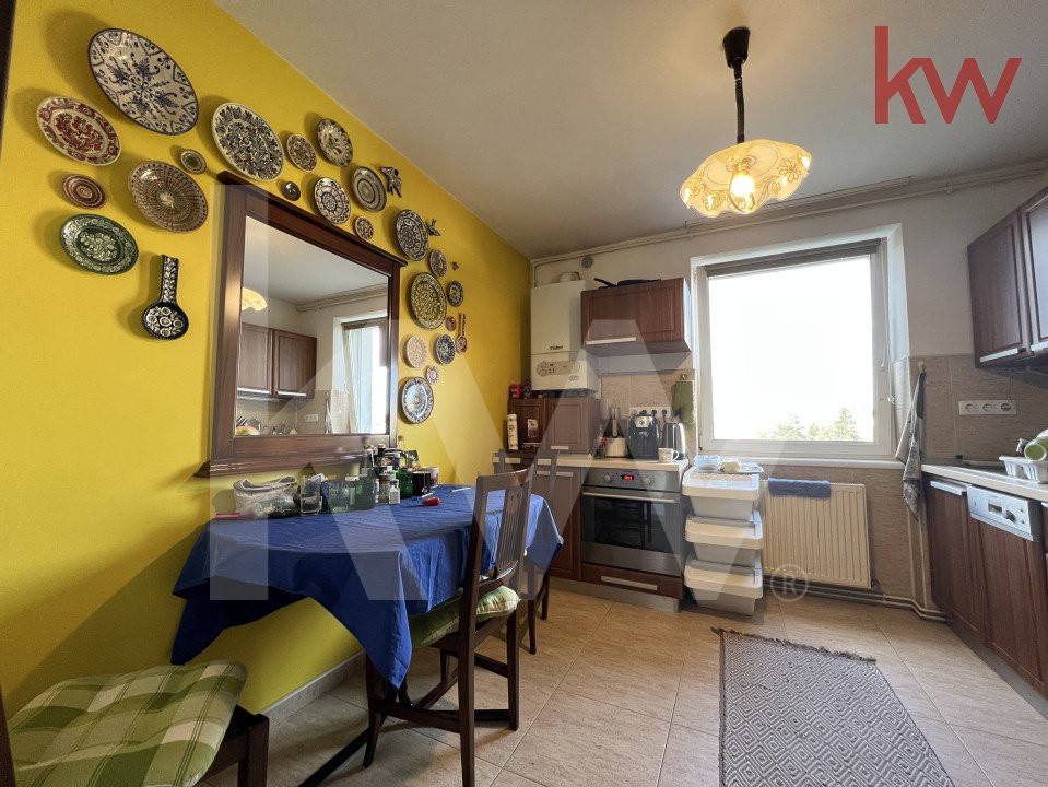 Apartament 4 camere-2 bai-balcon închis, bucătărie separată. Str. Rahovei Sibiu
