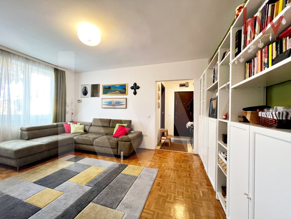Apartament 4 camere-2 bai-balcon închis, bucătărie separată. Str. Rahovei Sibiu