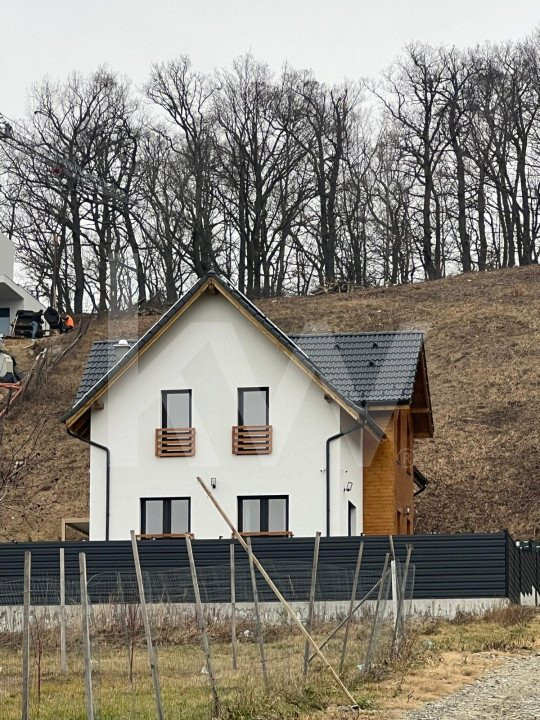 Teren intravilan de vanzare in Cisnadioara - zona Premium disponibile 3 parcele 